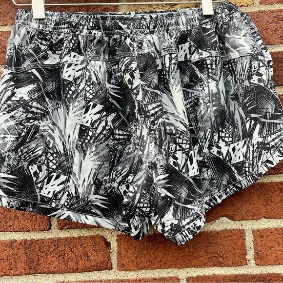 Athleta Womens Palm Stellar Running Shorts Black 3" Size XS Activewear Workout - Picture 4 of 8